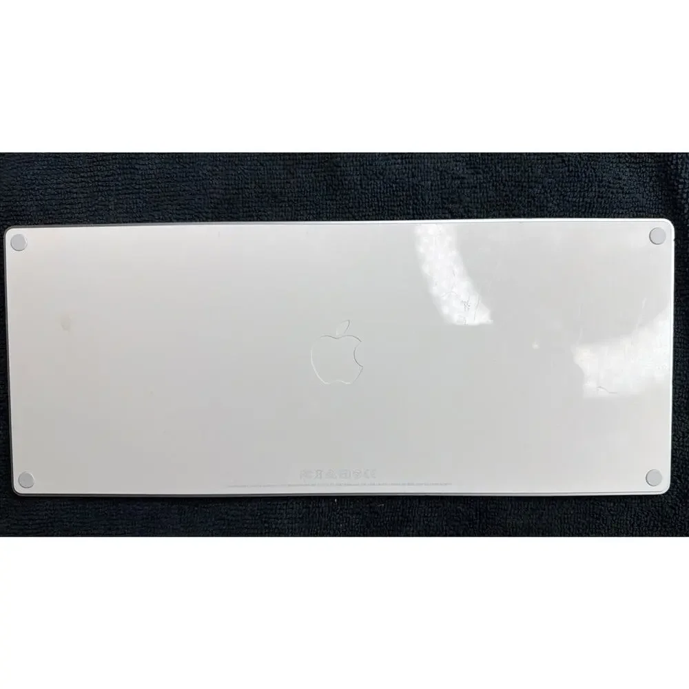 Original Apple Magic Keyboard Model A1644 Lightning  Excellent Condition Working